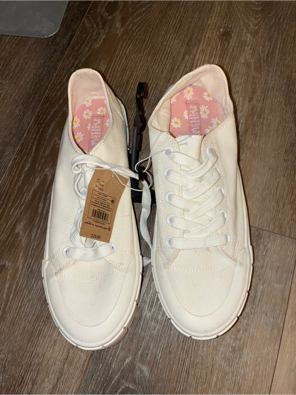 Mad Love-Cream Canvas Lace-Up Sneakerse